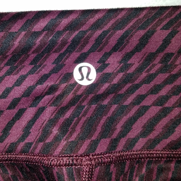 Lululemon Wunder Under Crop - Picture 9 of 12